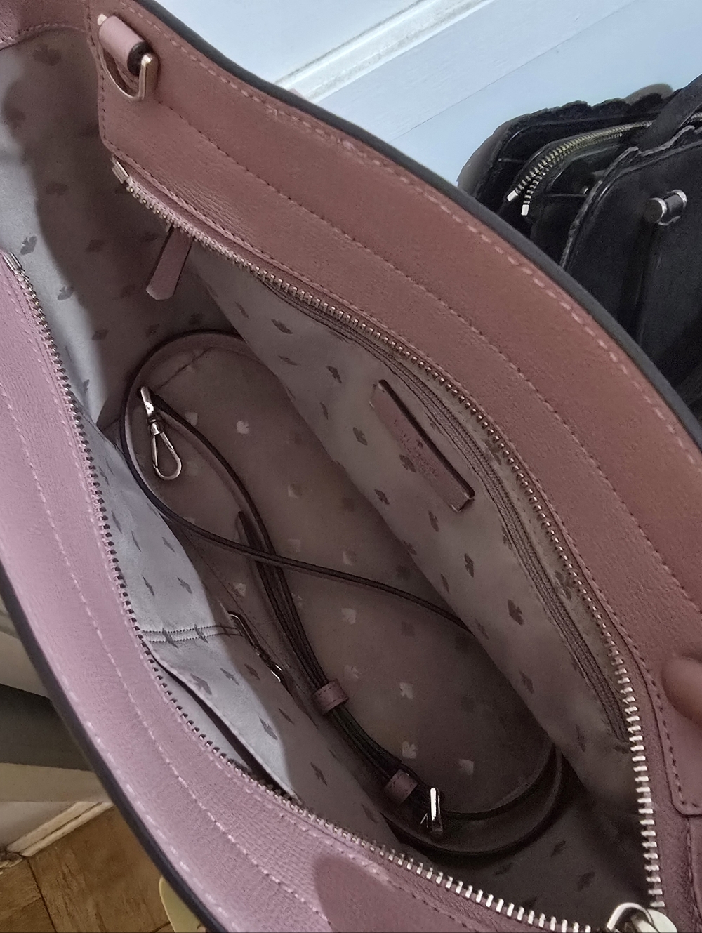 Kate Spade Purse (Like New) PRICE FIRM - Picture 6 of 6